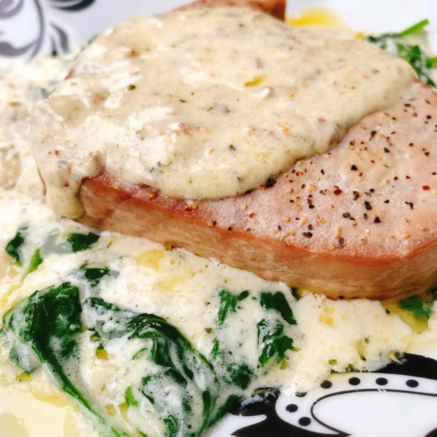 Tuna Steaks with Garlic-Herb Cream Sauce Recipe