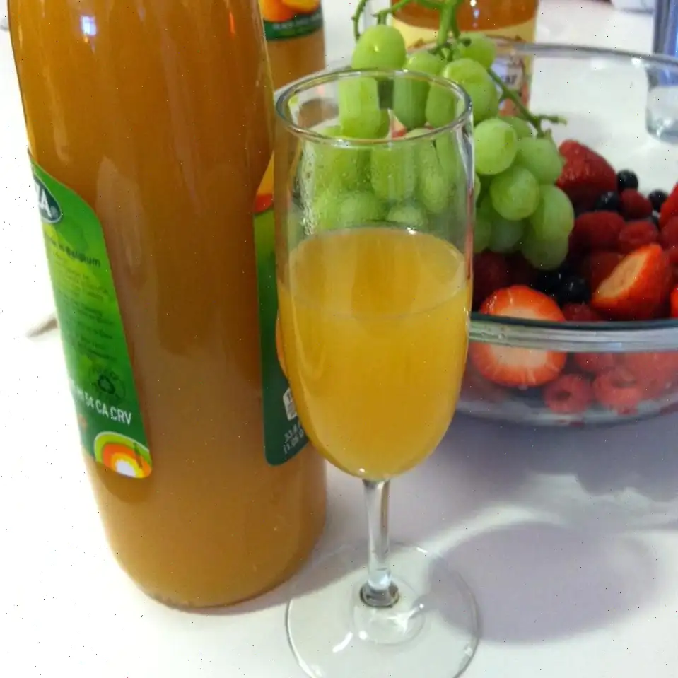 Classic Bellini Cocktail Recipe