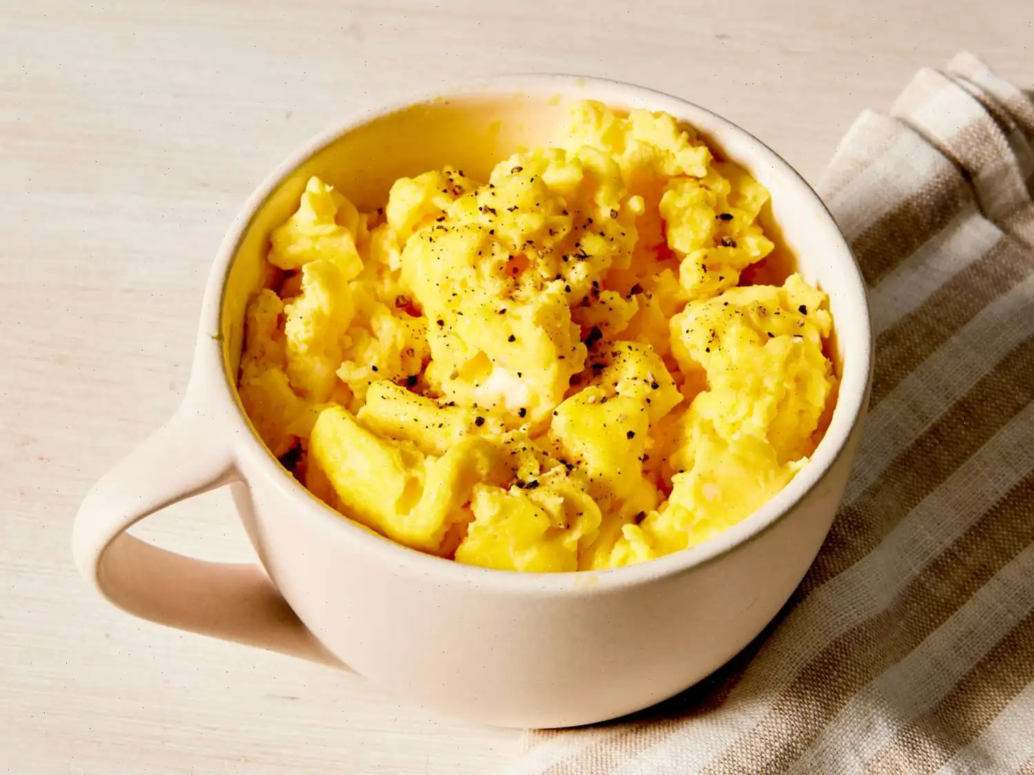 Scrambled Eggs in a Mug Recipe