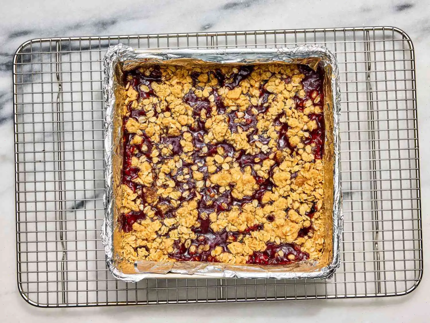 Delicious Raspberry Oatmeal Cookie Bars Recipe