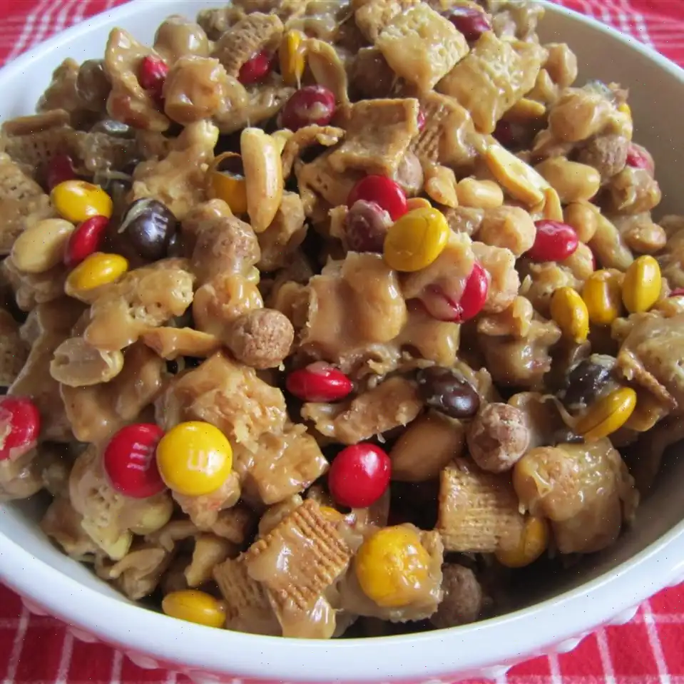 Sweet and Crunchy Popcorn Snack Mix Recipe
