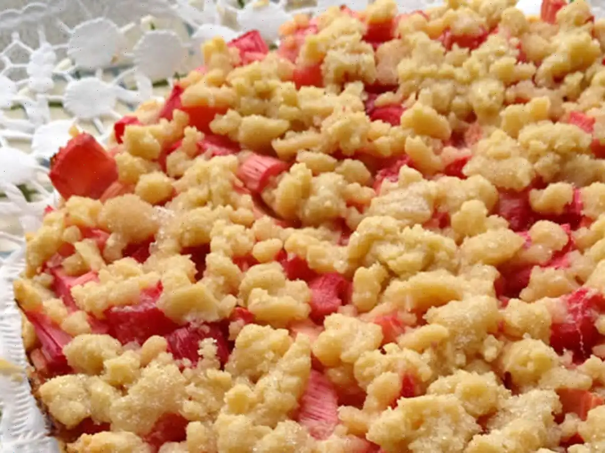 German Rhubarb Streusel Cake Recipe