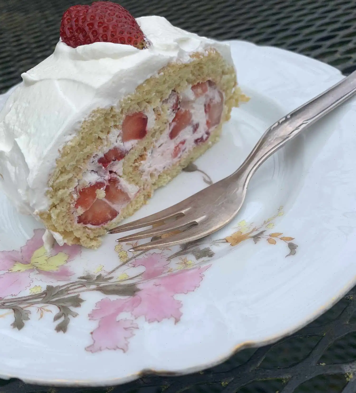 German Strawberry Roll Recipe