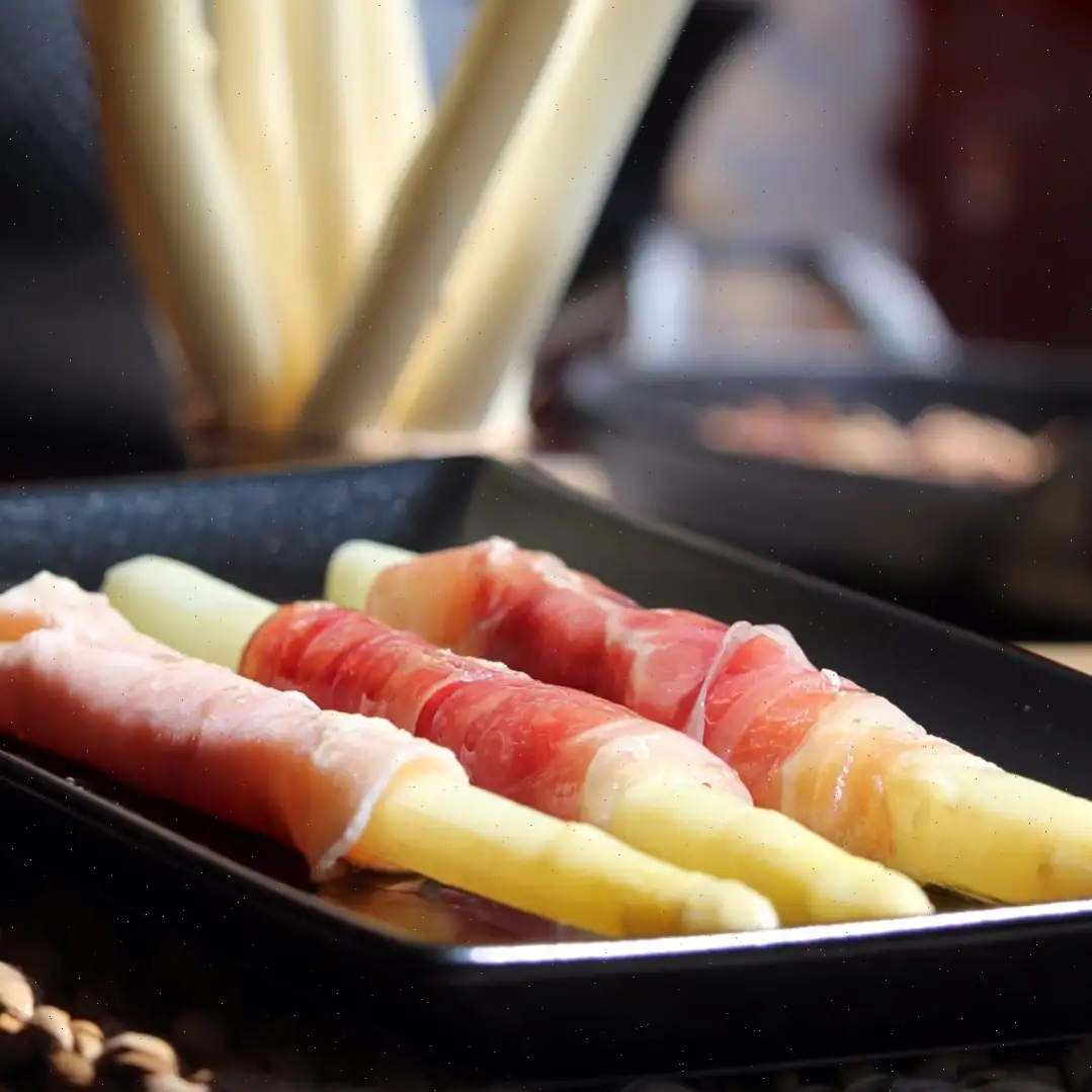 Spargel in Schinken (White Asparagus Wrapped in Ham) Recipe