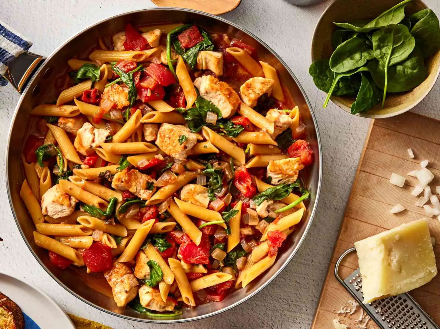 One-Pan Tomato & Spinach Chicken Pasta Recipe