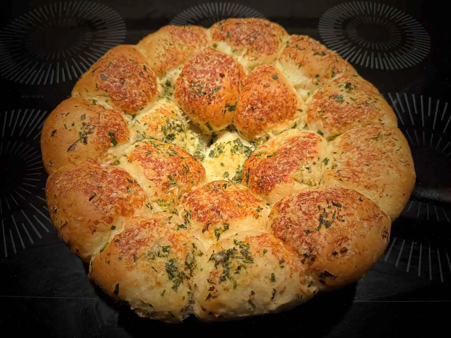 Herby Garlic Skillet Dinner Rolls Recipe