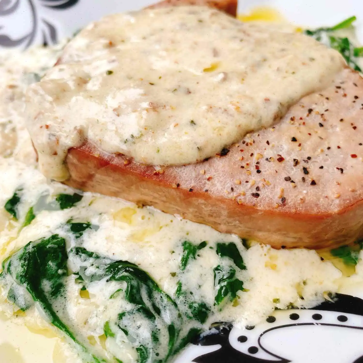 Tuna Steaks with Garlic-Herb Cream Sauce Recipe