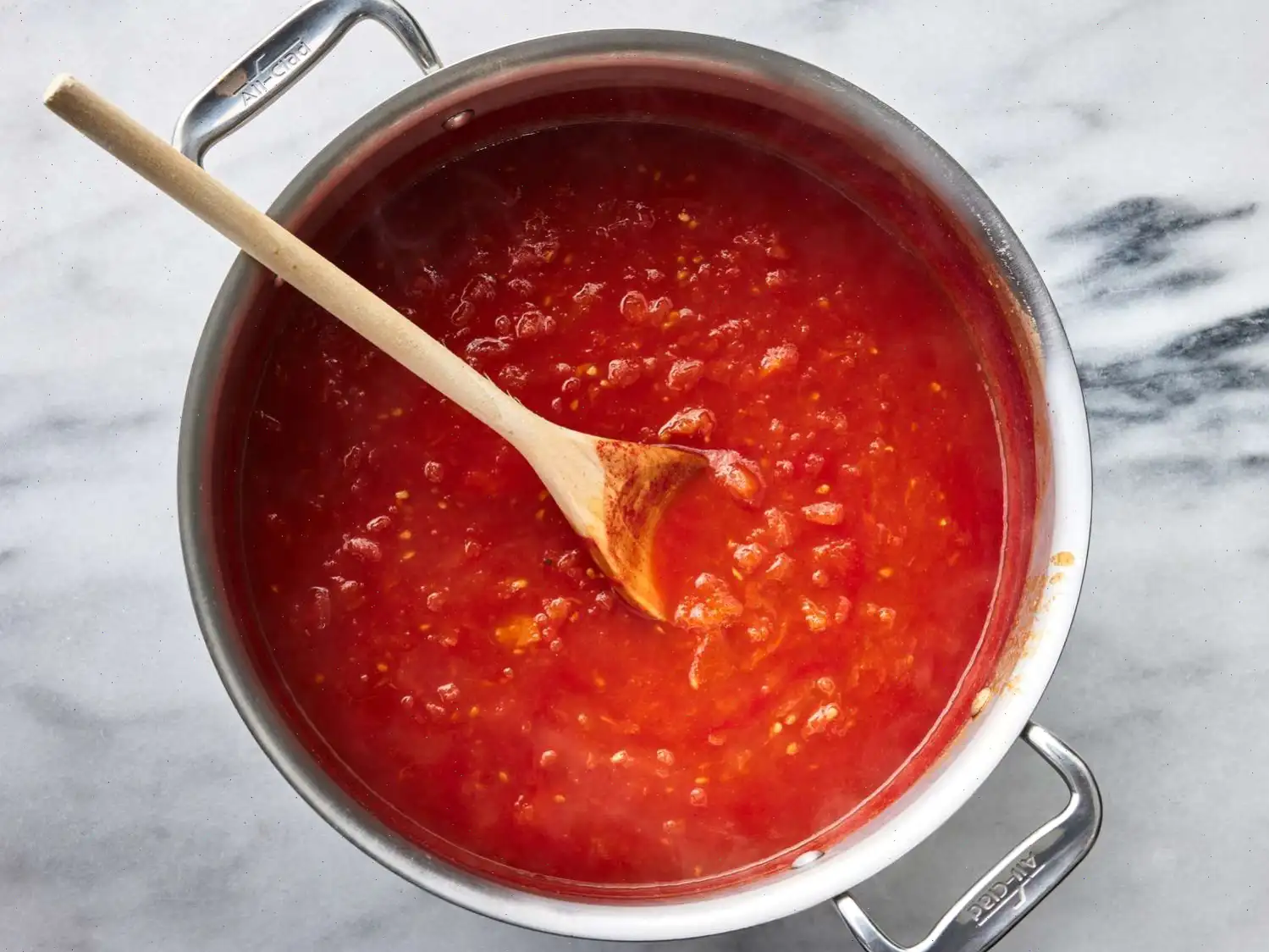 Rich and Creamy Tomato Basil Soup Recipe