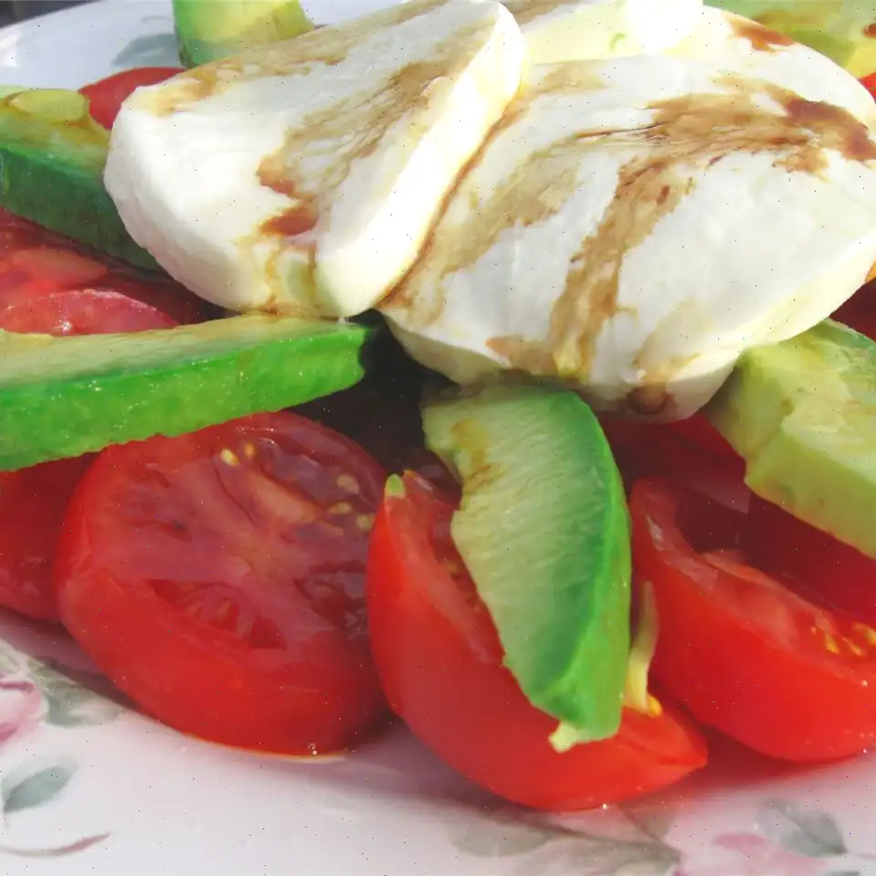 Avocado Caprese Salad Recipe