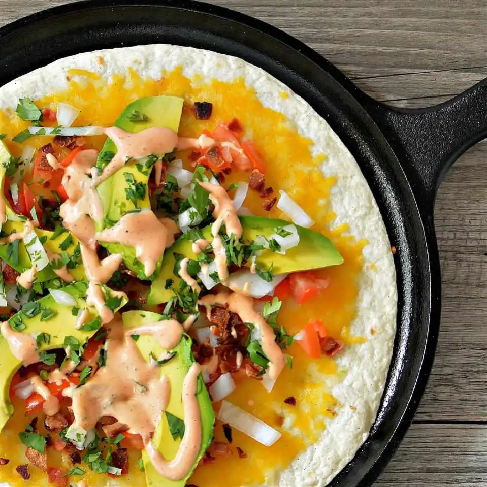 Bacon, Tomato, and Avocado Flatbread Recipe