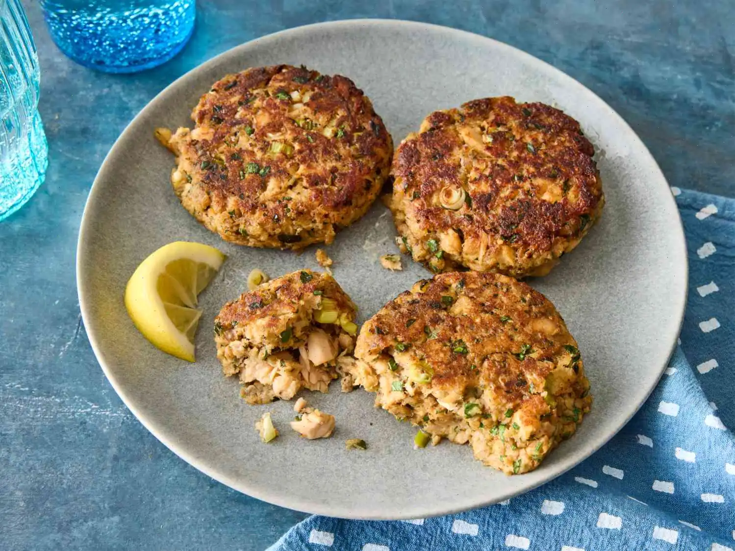 Scrumptious Salmon Cakes Recipe