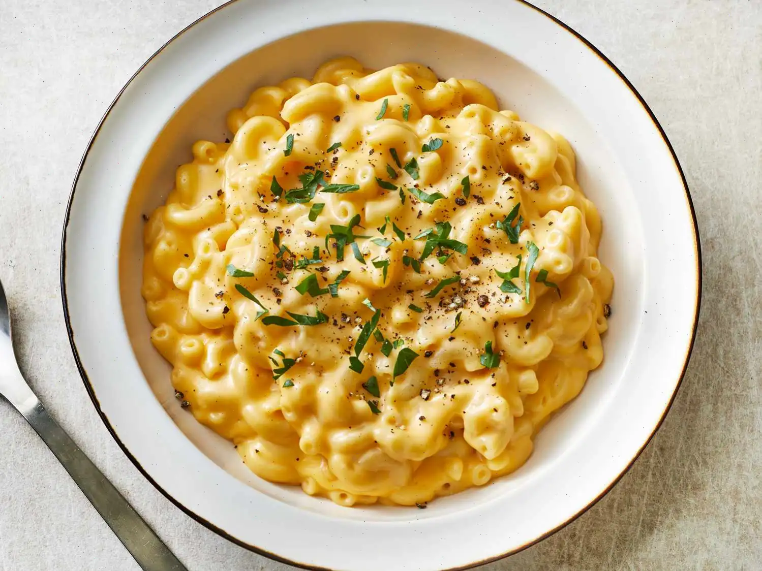 Simple Macaroni and Cheese Recipe (with Video)