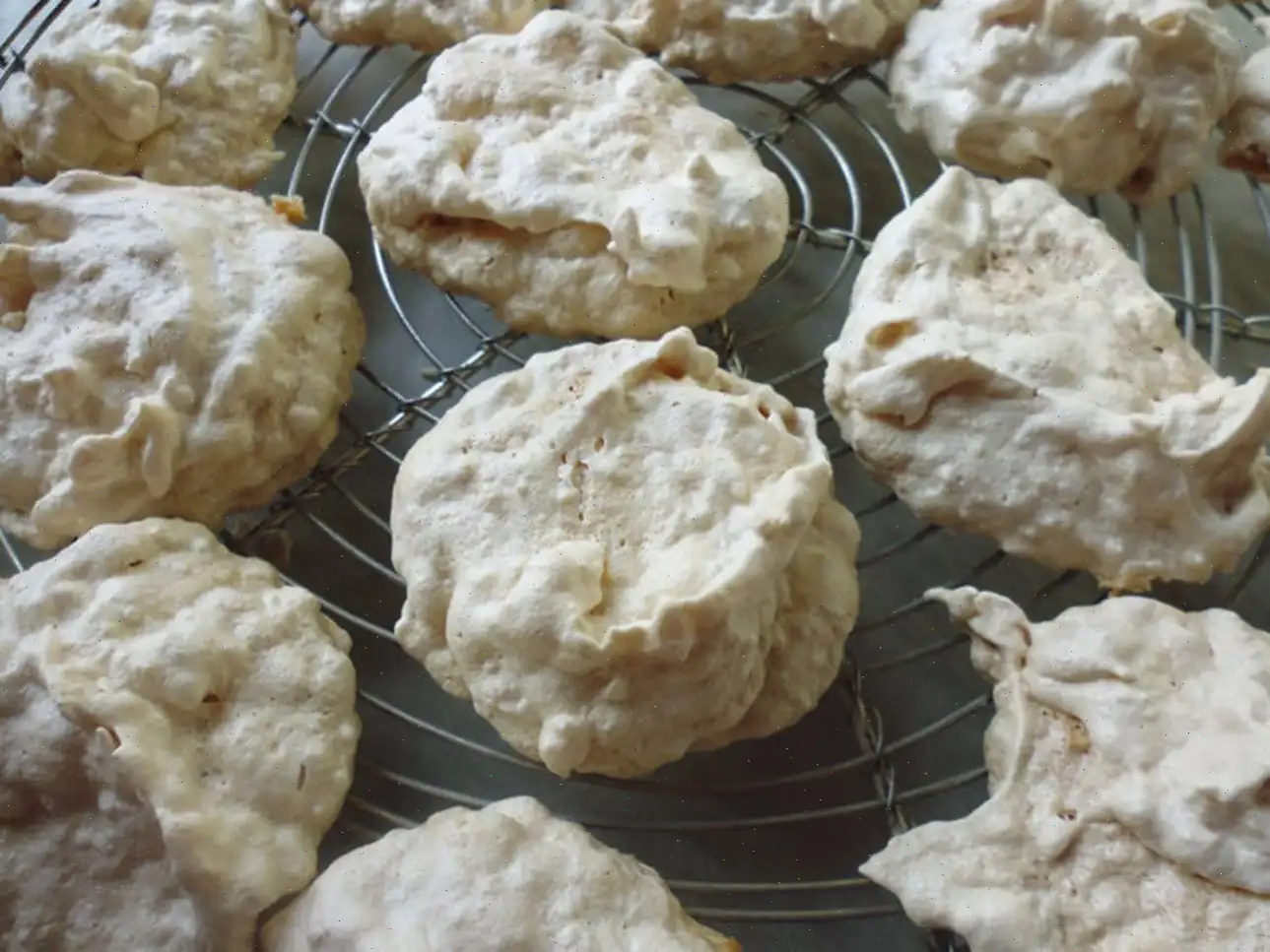Mandelmakronen (Almond Meringues) Recipe