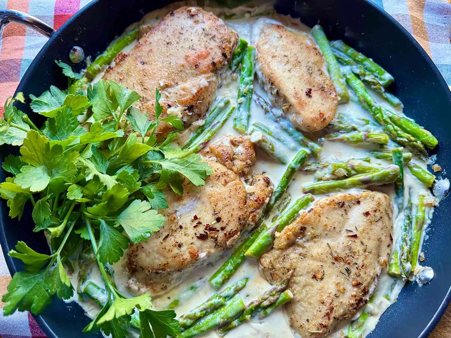 Creamy One-Pan Lemon Garlic Chicken and Asparagus Recipe