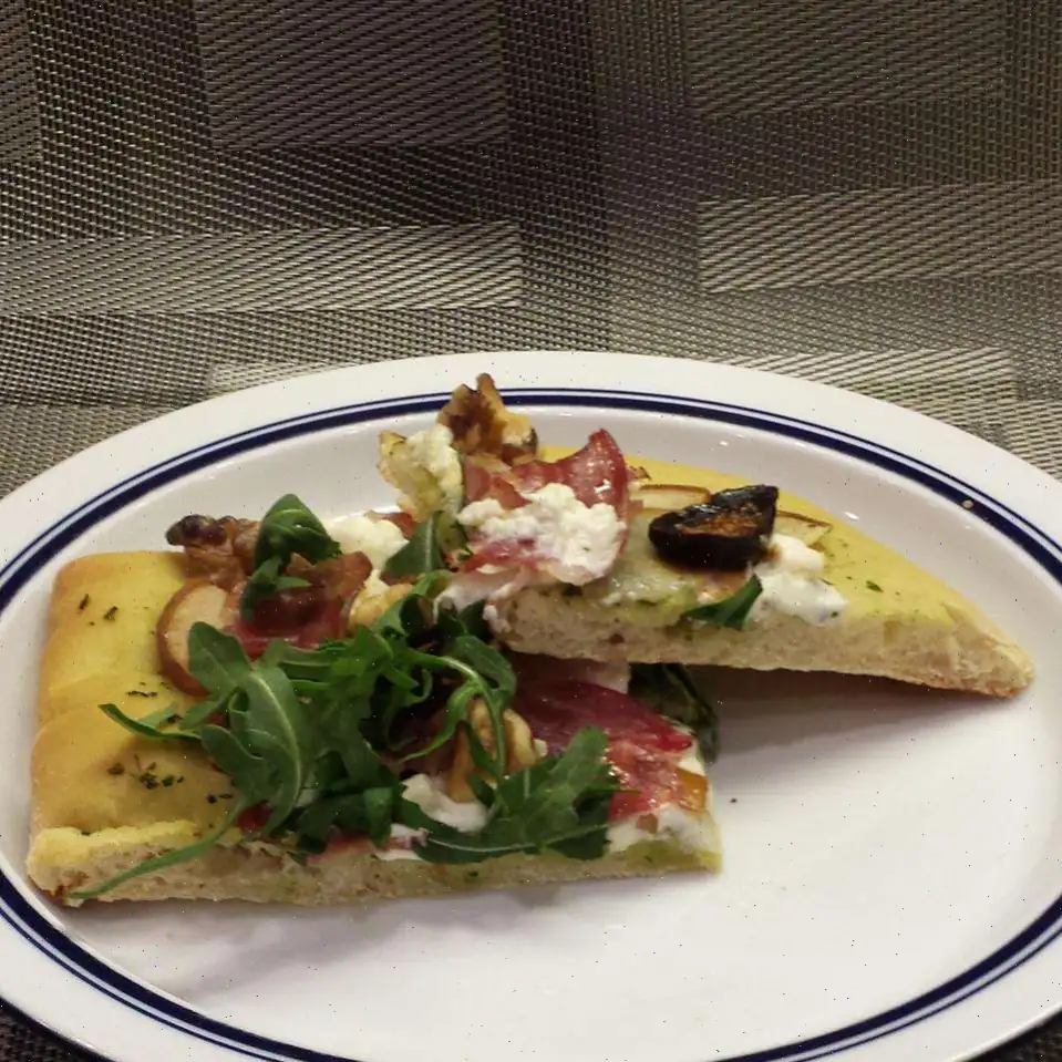 Goat Cheese, Pear, and Bacon Pizza with Pesto Sauce Recipe