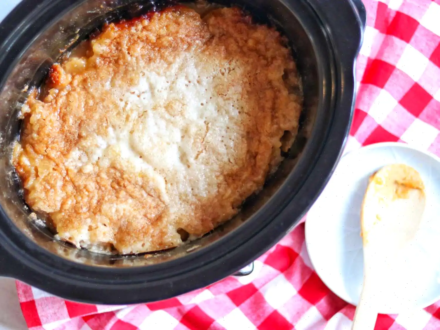 4-Ingredient Slow Cooker Peach Cobbler Recipe