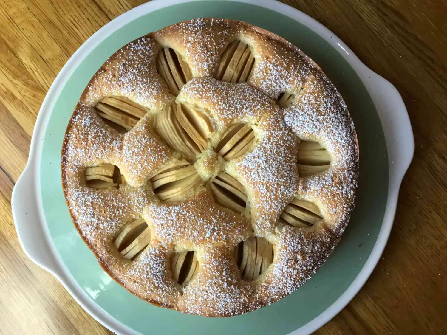 Versunkener Apfelkuchen (German Sunken Apple Cake)