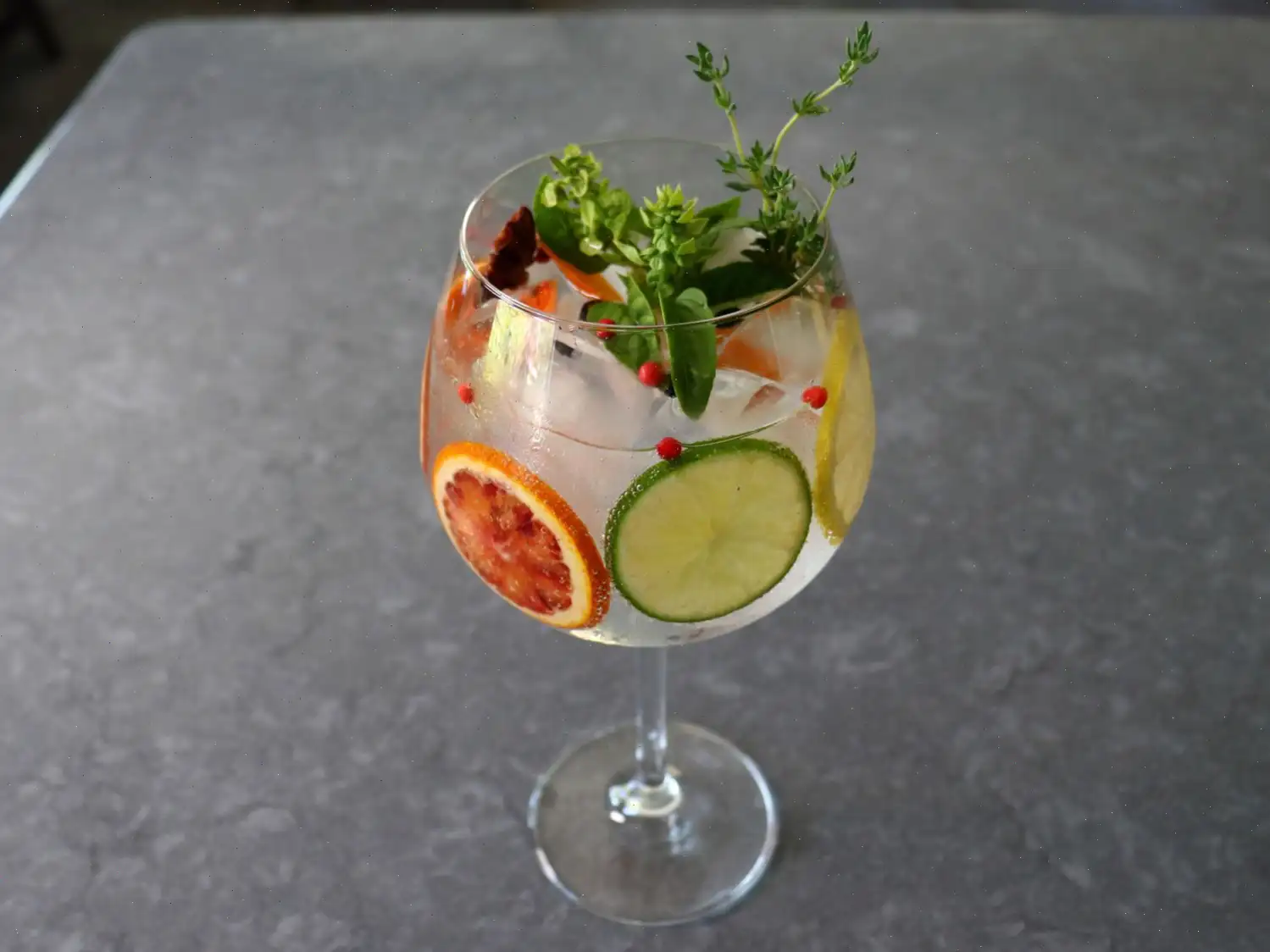 Spanish Gin and Tonic (Gin Tonica) Recipe