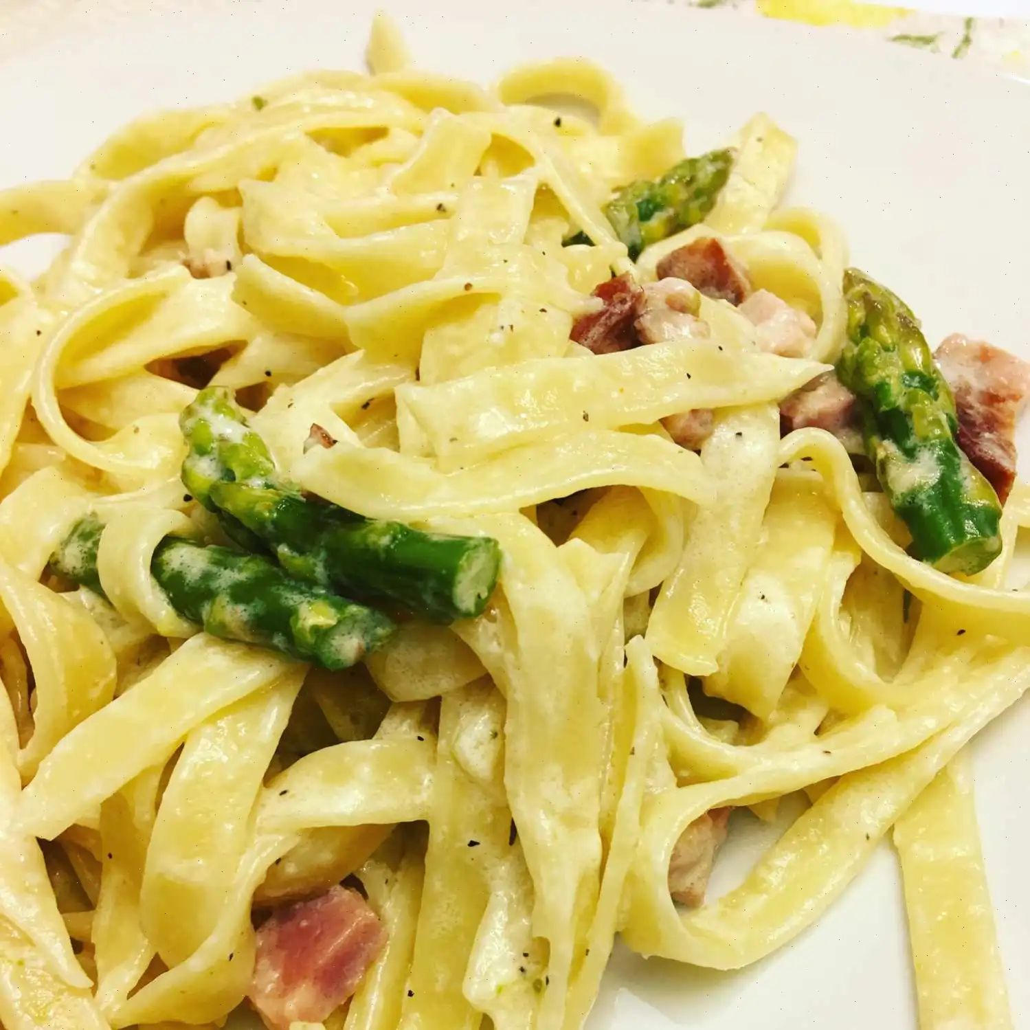 Creamy Ham and Asparagus Fettuccine Recipe
