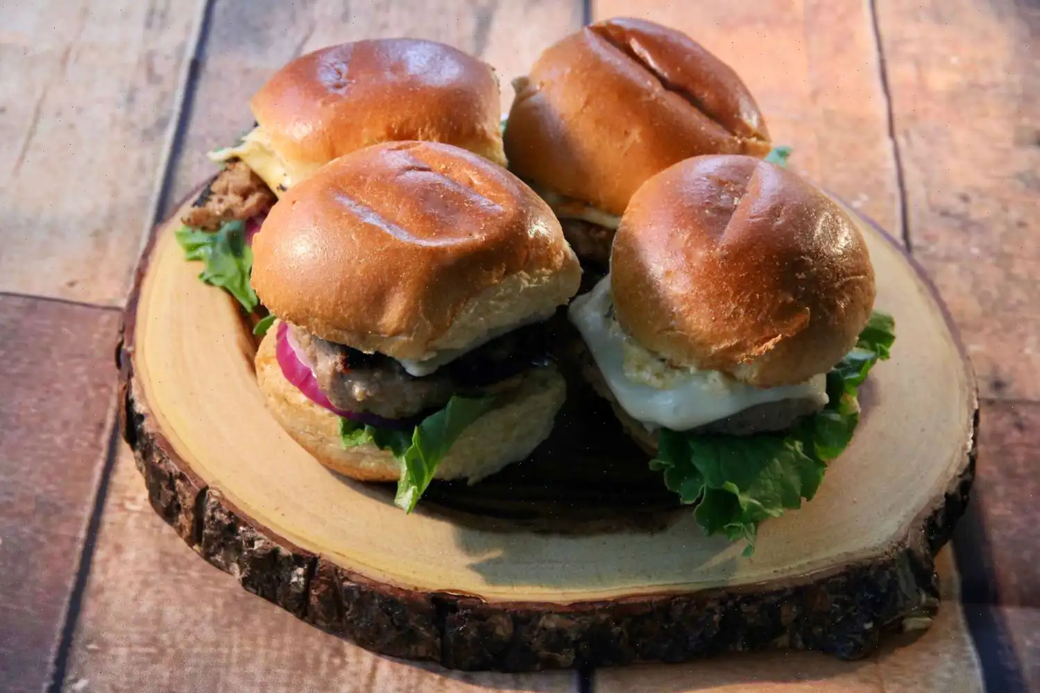 Pork Burger Sliders with Peach-Tarragon Aioli Recipe