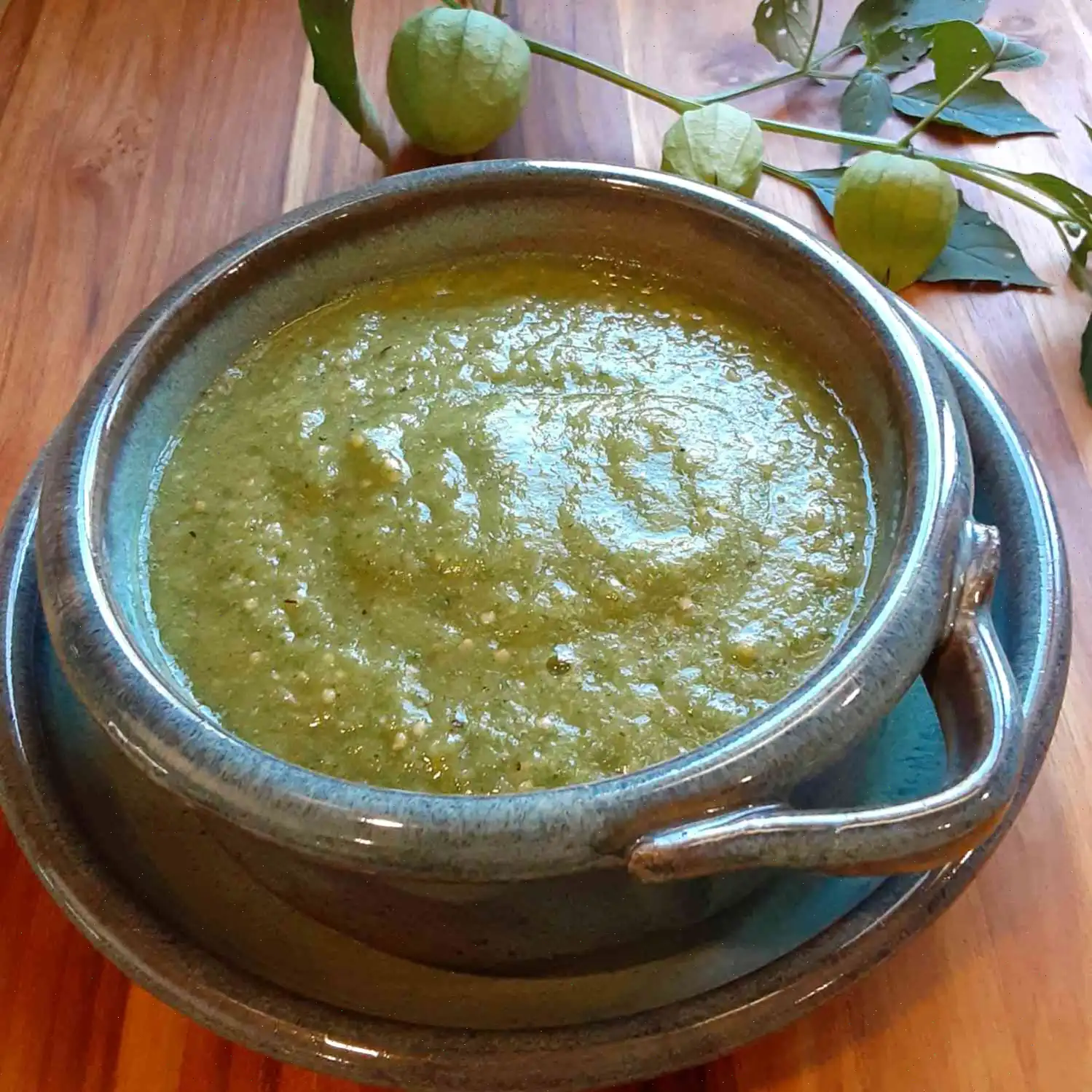 Roasted Tomatillo and Garlic Salsa Recipe