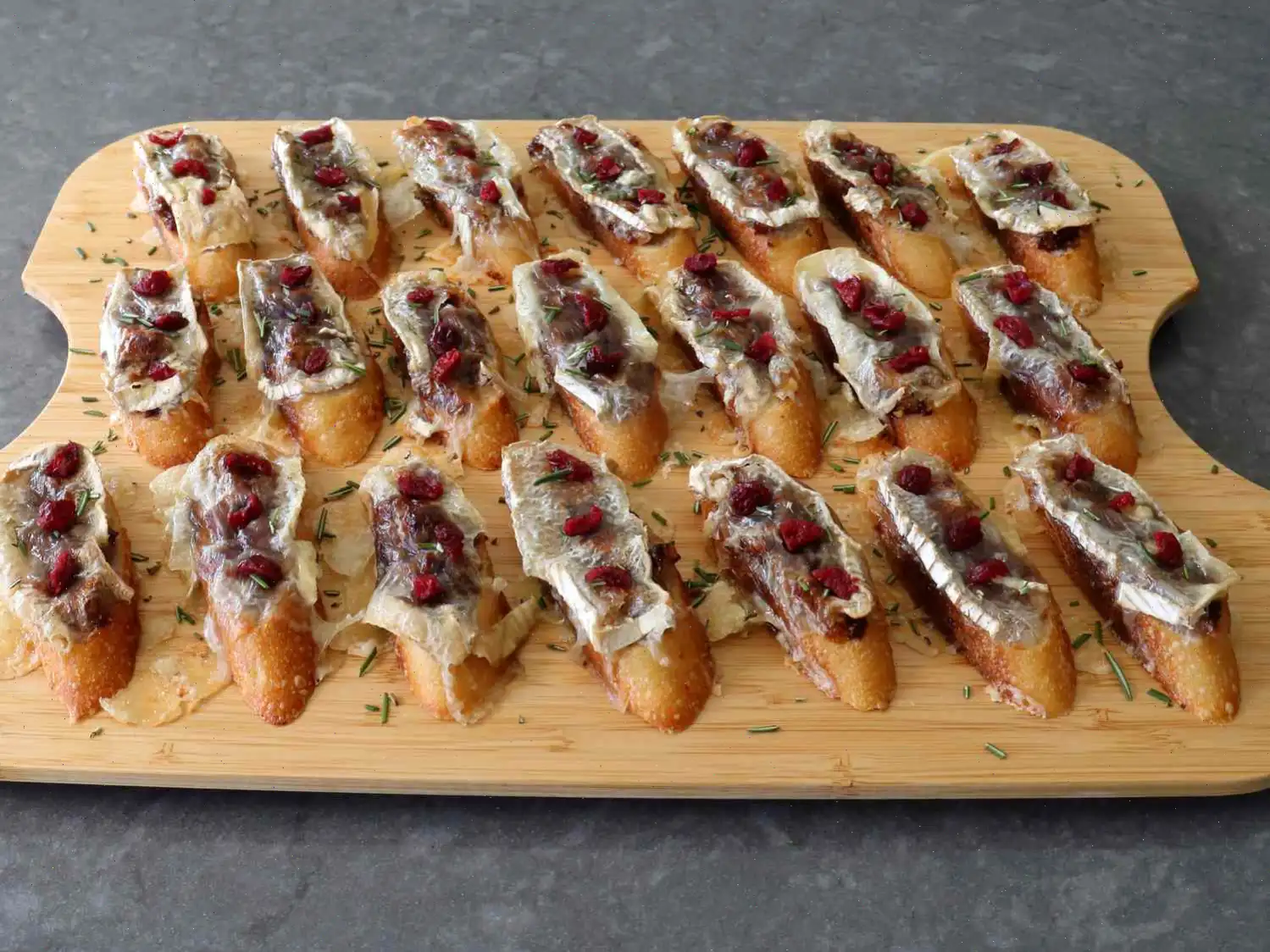 Sugarplum Baked Brie Bites