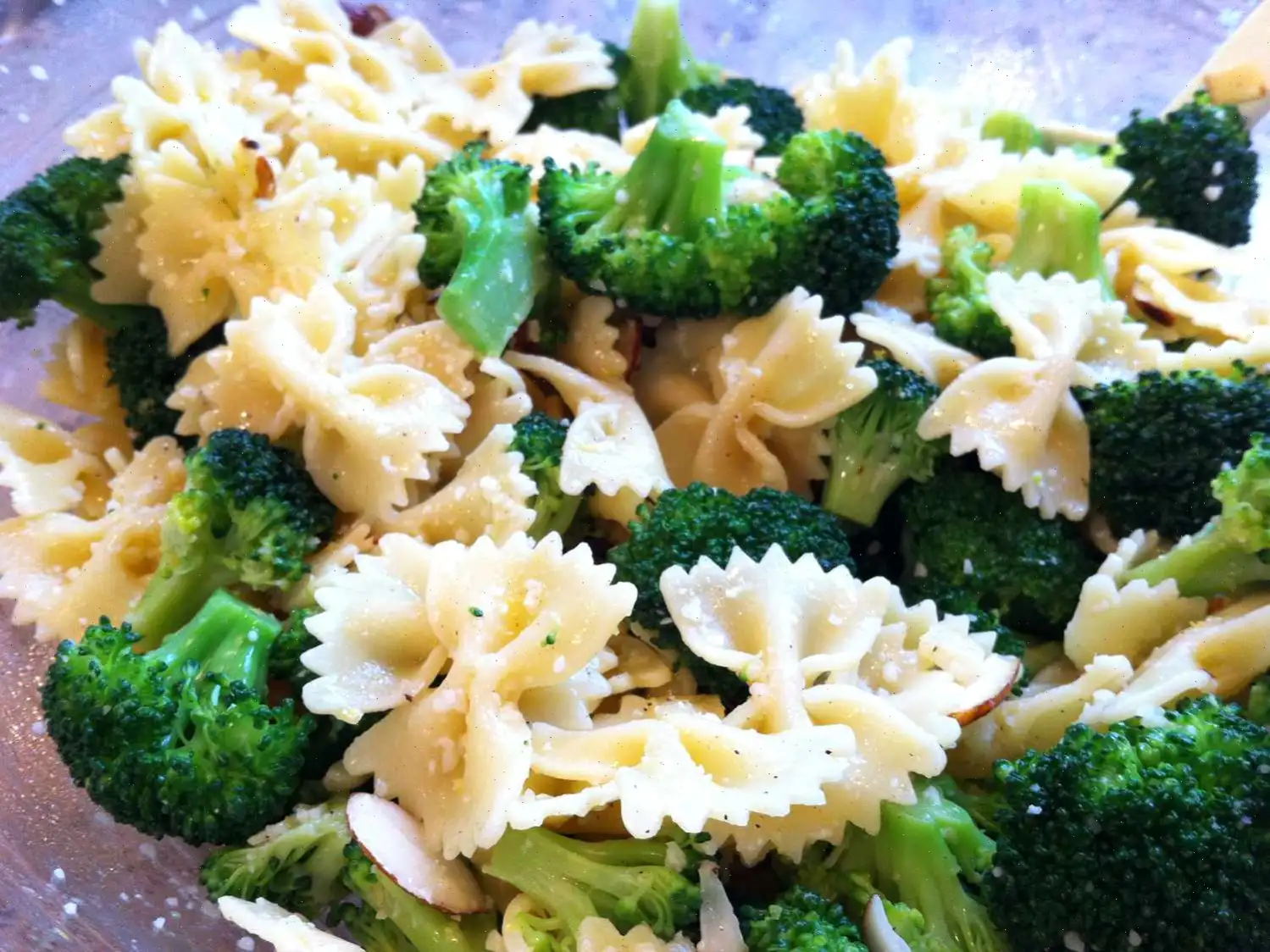 Bow Tie Pasta with Broccoli, Garlic, and Lemon Recipe