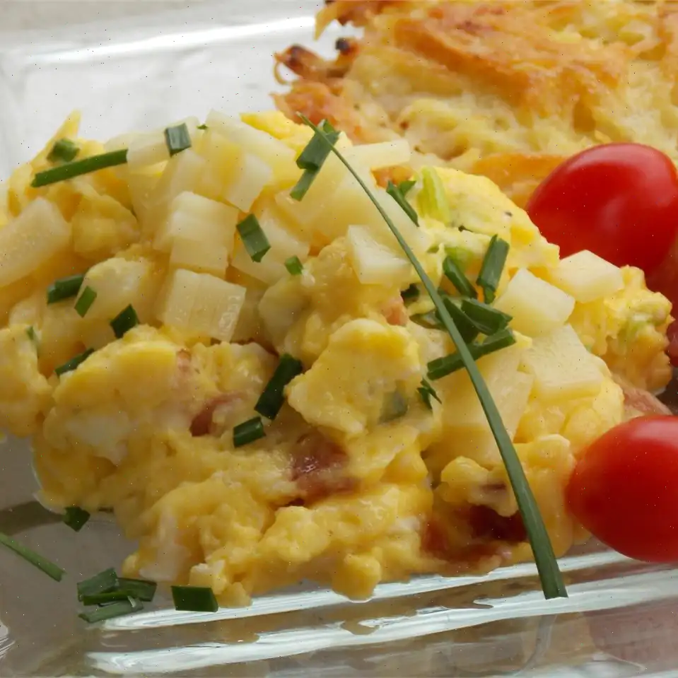 Green Garlic and Ham Scrambled Eggs with Cheese Recipe