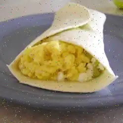 Easy Egg and Avocado Breakfast Burrito Recipe