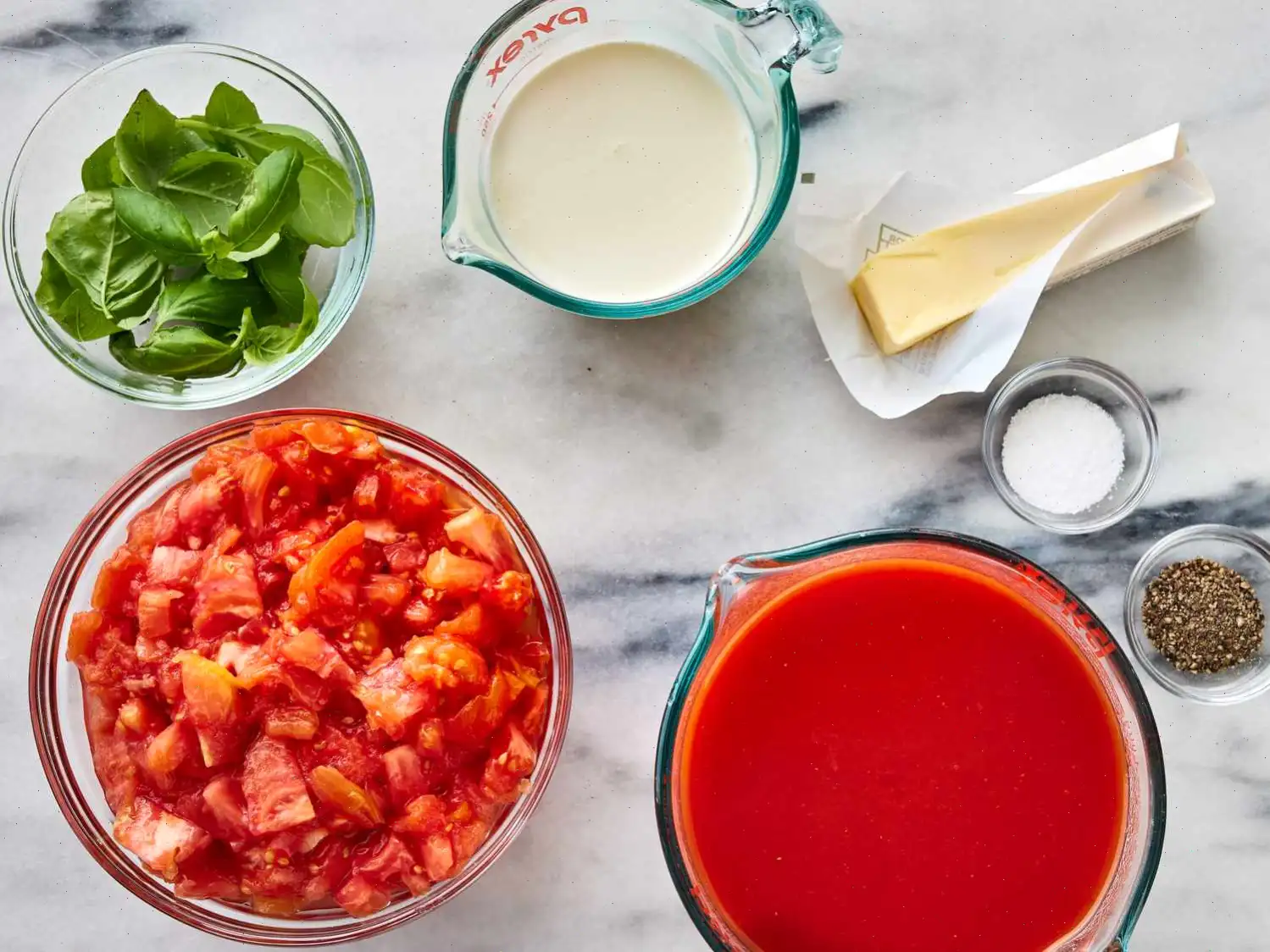 Rich and Creamy Tomato Basil Soup Recipe