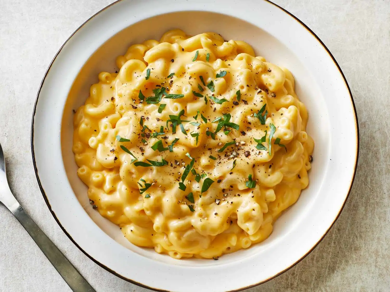 Simple Macaroni and Cheese Recipe (with Video)