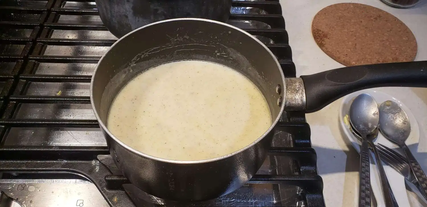 Mom's Country White Gravy Recipe