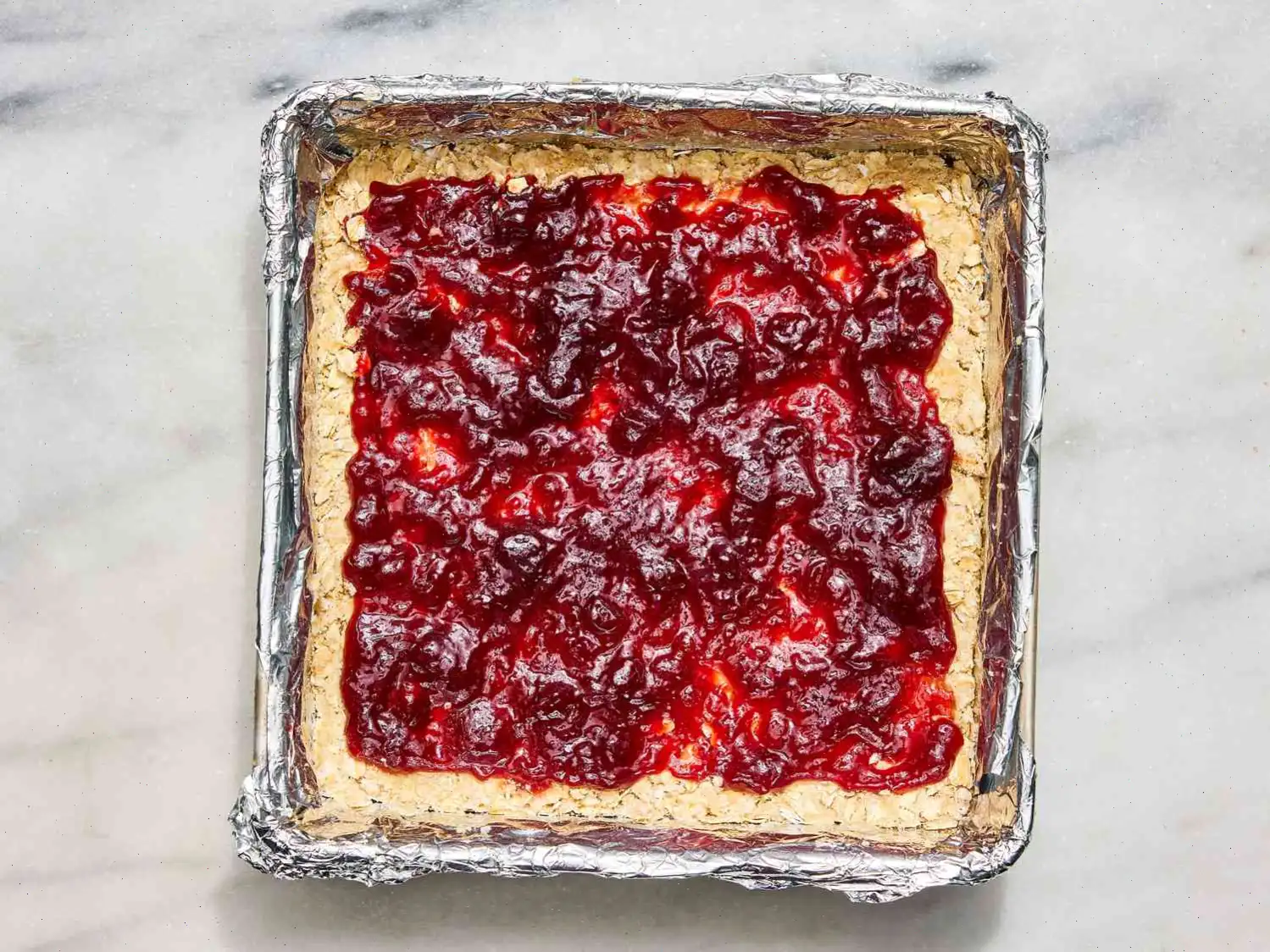 Delicious Raspberry Oatmeal Cookie Bars Recipe