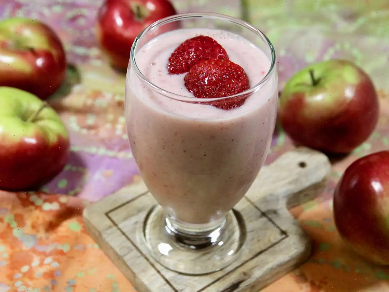 Apple, Strawberry, and Banana Smoothie Recipe