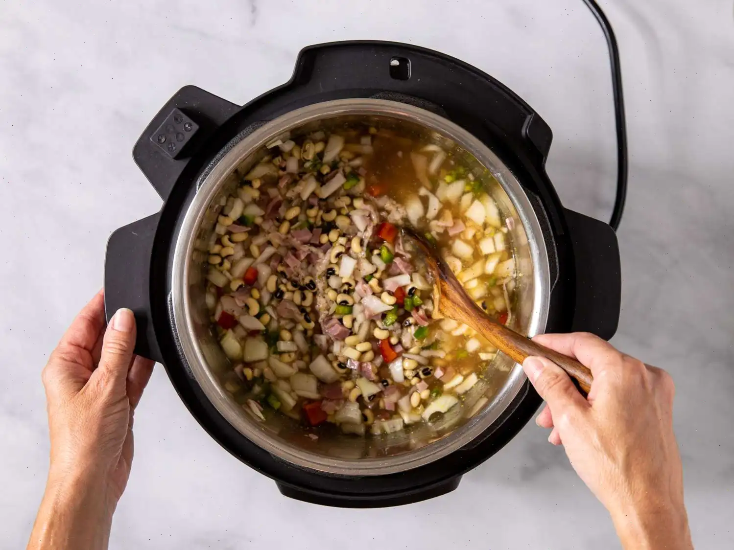 Slow Cooker Spicy Black-Eyed Peas Recipe