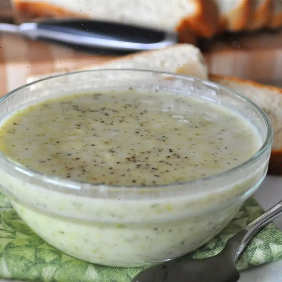 Low-Fat, Full-Flavor Cream of Broccoli Soup Recipe